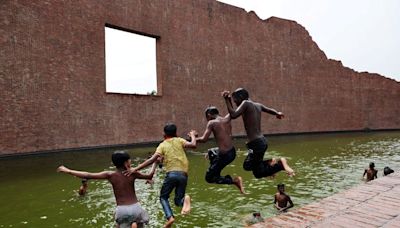 Bangladesh reopens schools amid scorching heatwave