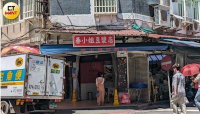 台北「知名早餐店」爆血汗！ 正職慘成時薪、做一年無勞健保