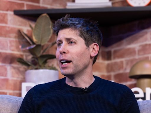 Sam Altman está se juntando a ex-diretor de design da Apple e viúva de Steve Jobs para lançar empresa de dispositivos de IA