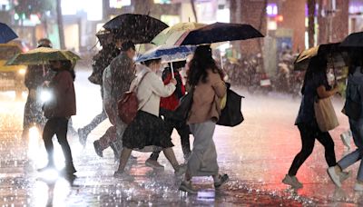 雷雨炸全台！氣象署發布大雨特報 7縣市慎防雷擊強降雨