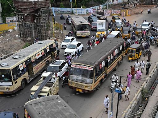 Diversion of vehicles around Goripalayam junction begins in Madurai