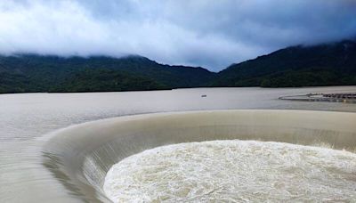 凱米颱風雨量驚人！南化水庫溢洪+放水量 等同1座石門水庫