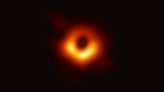 Hallan brillante anillo de luz escondido alrededor de un agujero negro supermasivo