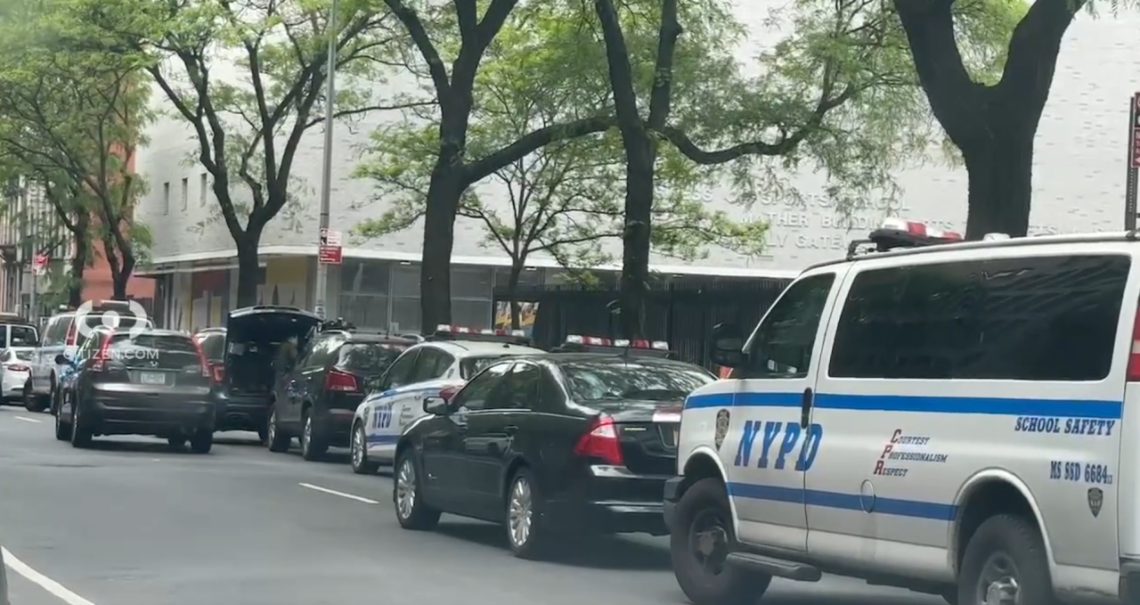 1 student stabbed, another slashed in fight at Manhattan school: NYPD