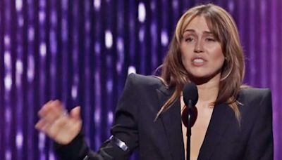 Miley Cyrus se emociona ao se tornar a mais jovem Lenda da Disney na D23