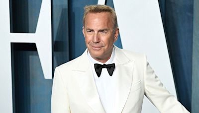 Kevin Costner fans go wild over classic beach throwback: 'Who can guess the year?'