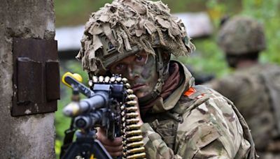 British army 'wouldn't last a fortnight in conventional war with Russia'