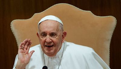 El Papa pide disculpas por sus comentarios sobre el “ambiente marica” de los seminarios - La Tercera