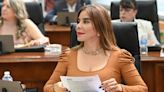 “Descaro de CEO de Aras, gasta millones que defraudó”: María Antonieta