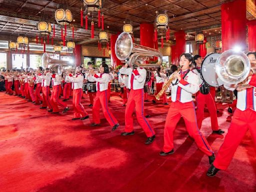 世界冠軍西原高校行進樂隊來台 圓山快閃演出