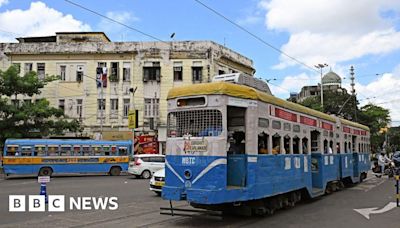 Kolkata trams: Iconic Indian city landmark faces extinction