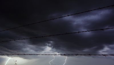 Video shows "insane" moment tornado hits Oklahoma hotel