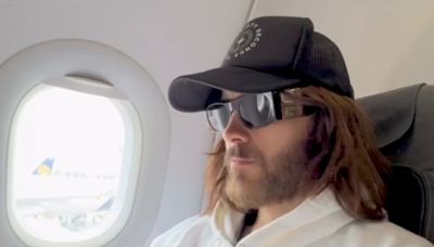 Jared Leto Joins in on the ‘Raw-Dogging a Flight’ Trend: ‘Bare Back of a Seat for 17 Hours’