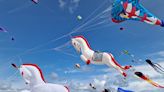 睽違三年！2023「新北市北海岸國際風箏節」週末登場，超Q肉粽、燈塔造型風箏飛上天