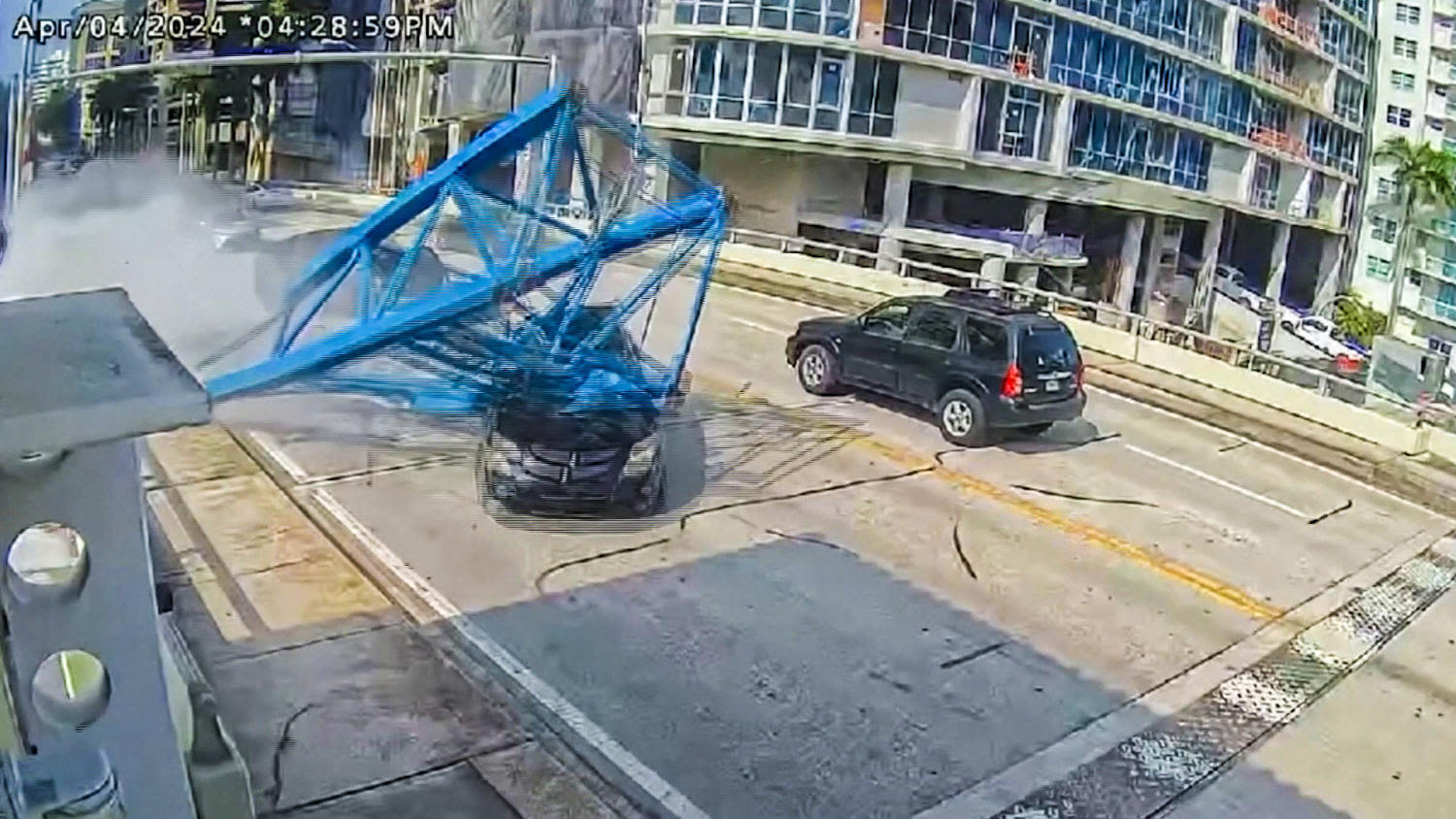 Videos show crane piece falling and crashing onto moving car in Fort Lauderdale