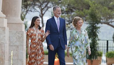 La reina Letizia estrena vestido perfecto para el verano en la recepción en el Palacio de Marivent
