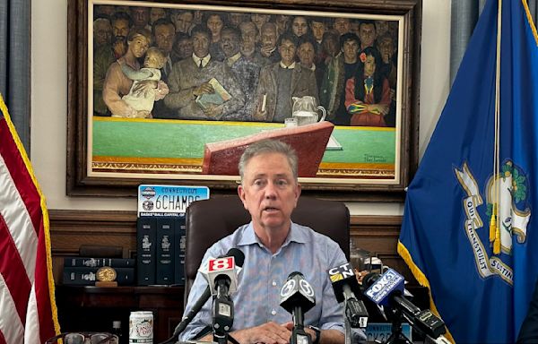 Lamont vetoes bill easing municipal contracting