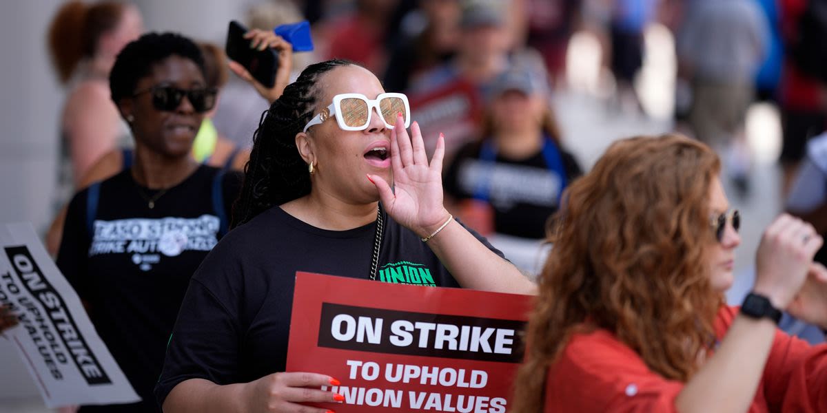 Teachers Union Locks Out Its Staffers Following 3-Day Strike