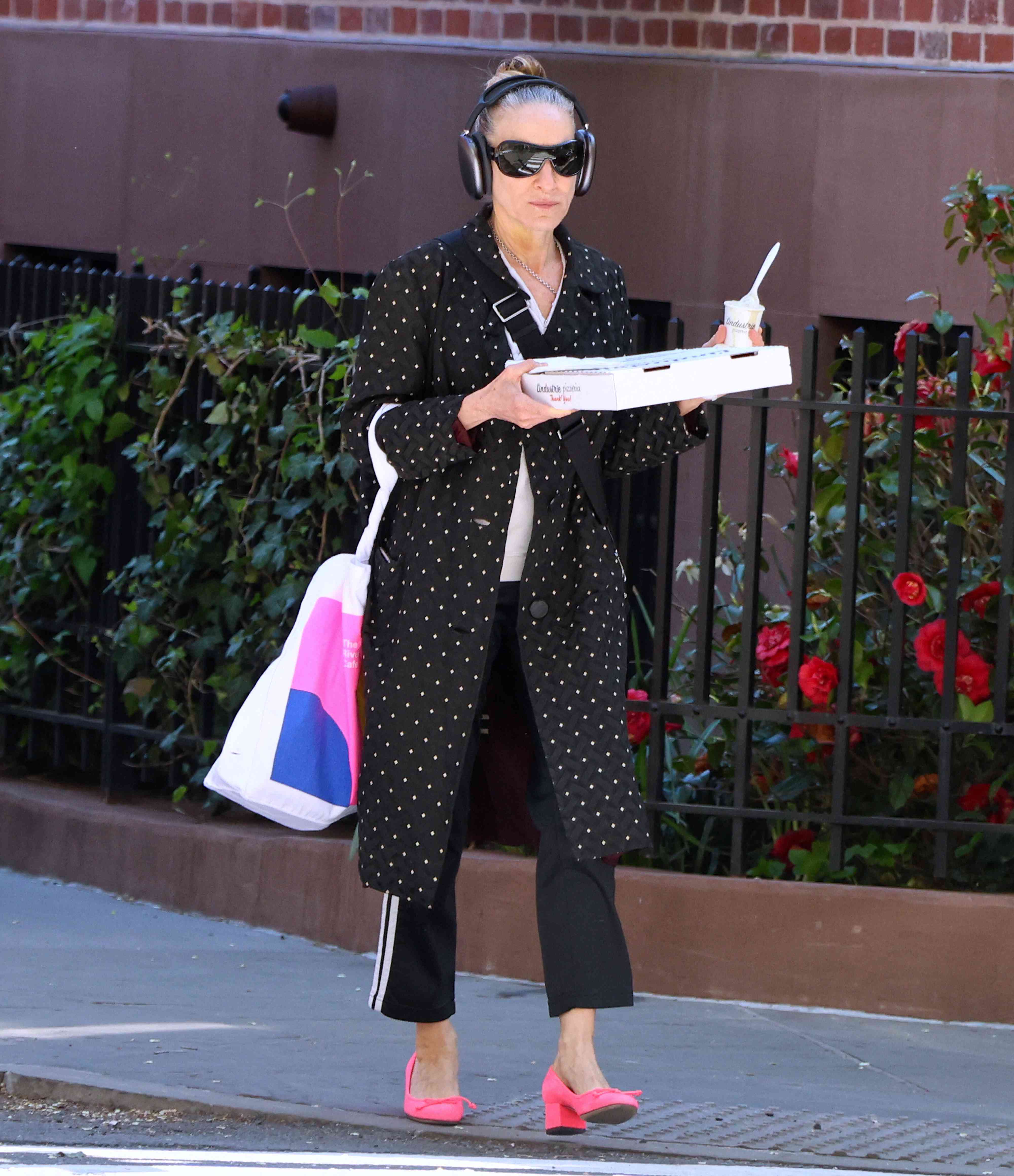 Sarah Jessica Parker's Unhinged Pants-and-Shoe Combo Actually Works