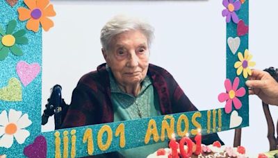 El secreto de Luzdivina, la vecina de Gijón que ha cumplido 101 años en plena forma: "Nos une a toda la familia"