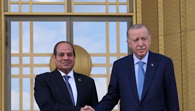 Erdogan y Al Sisi escenifican el fin de una década de rivalidad entre Turquía y Egipto