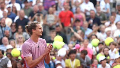 Olympic champion Zverev reaches semi-finals in Hamburg