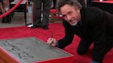 Tim Burton recibe su estrella en el Paseo de la Fama de Hollywood