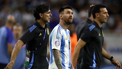 El saludo especial a su familia, la participación en la jugada del gol y el penal que picó y falló: el partido de Messi ante Ecuador