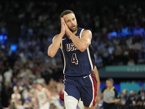 "Dream Team" entrega medalla de oro olímpica a EEUU tras victoria sobre Francia en baloncesto masculino