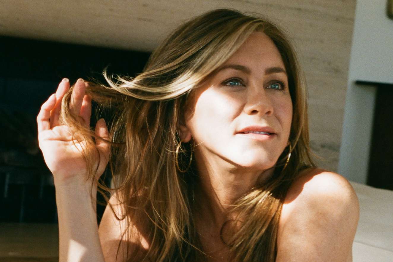 Jennifer Aniston on Why Her Hair’s Growing at an “Alarmingly Fast Rate” in Her 50s