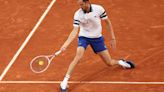 Medvedev vence a Machac y pasa a octavos de Roland Garros