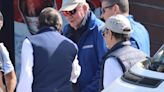 Juan Carlos I se deja ver por el puerto deportivo de Sanxenxo (Pontevedra) pero no compite en el primer día de regata