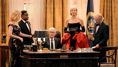 Martin Sheen, more 'West Wing' stars reunite on Oval Office set at Emmys