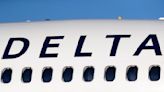 Delta Air Lines adopta nuevas normas para uniformes tras polémica sobre pin palestino