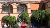 Trabajos de adecuación en las fachadas y las galerías del edificio de la Diputación de Sevilla