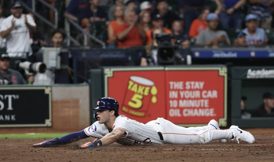 Astros complete three-game sweep of Marlins, win ninth in a row at home
