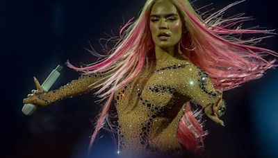 Karol G triunfa en su primera noche en el Santiago Bernabéu