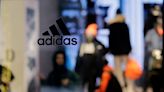 Adidas supera obstáculos y dirige su carrera hacia máximos de dos años