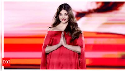 Did Aishwarya Rai had a wardrobe slip at the Paris Fashion Week? Video inside | Hindi Movie News - Times of India