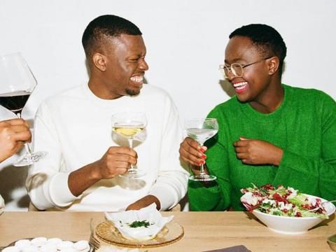 Relacionamentos: por que as pessoas estão pagando para jantar com desconhecidos