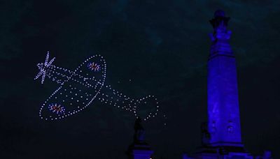 Angleterre : Un magnifique show de drones rend hommage aux soldats du Débarquement