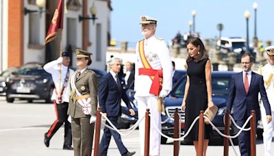 (AM)Los Reyes y la Princesa presiden los actos del Carmen en la Escuela Naval de Marín, con la graduación de 111 alumnos