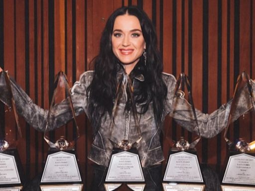 Katy Perry recebe seu sexto disco de diamante em singles com "E.T."