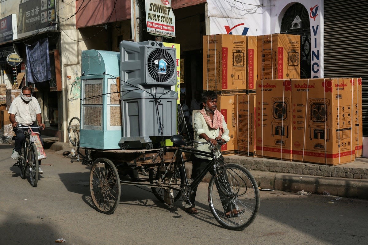 Rise in night temperatures amid relentless heatwave leaves Indians sleepless