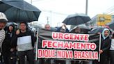 Moradores do bairro Sarandi bloqueiam avenida Assis Brasil em protesto por solução para alagamentos