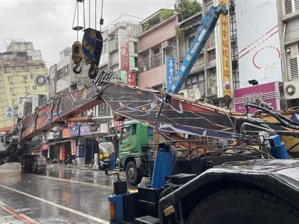 花蓮富凱大飯店拆除難度高 全台最大怪手「魯夫號」進駐準備上工