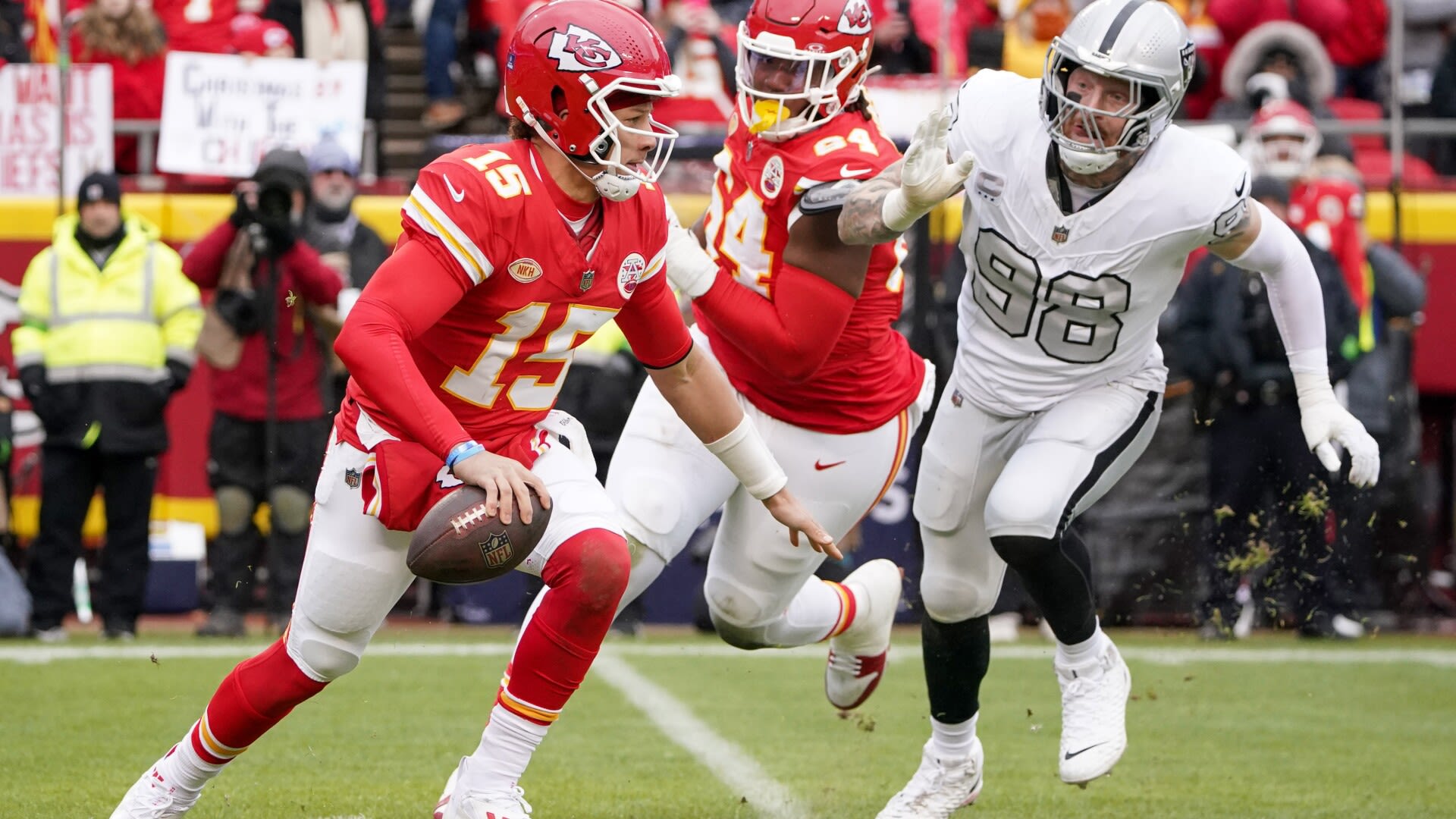 Raiders mock Patrick Mahomes with Kermit the Frog puppet