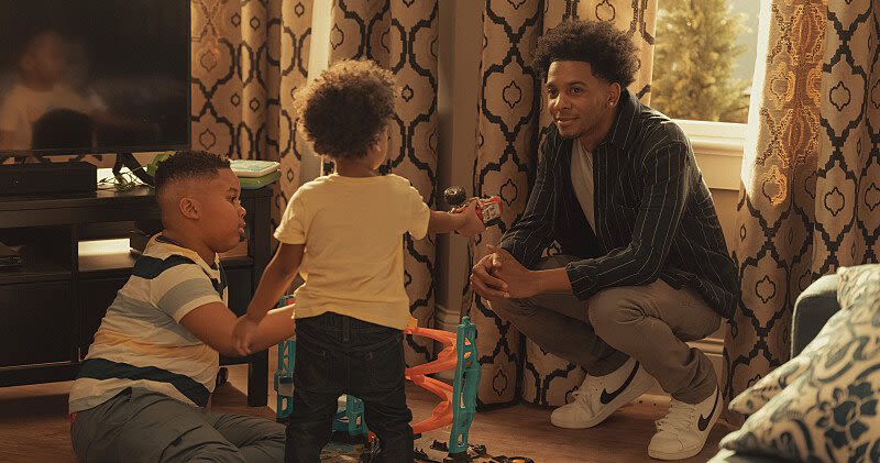 Philly's Brett Gray appears in his debut episode of Paramount+ drama 'The Chi'