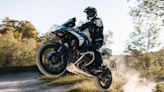 Esta es la bestial maxitrail aventurera que deseas, la BMW R 1300 GS Trophy Competition Bike preparada hasta las cachas, pero que no podrás comprar