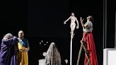 Las críticas de teatro y danza de la semana: sexo con diversidad funcional, cuatro hombres frente a sus emociones y un montaje gris tras la purpurina
